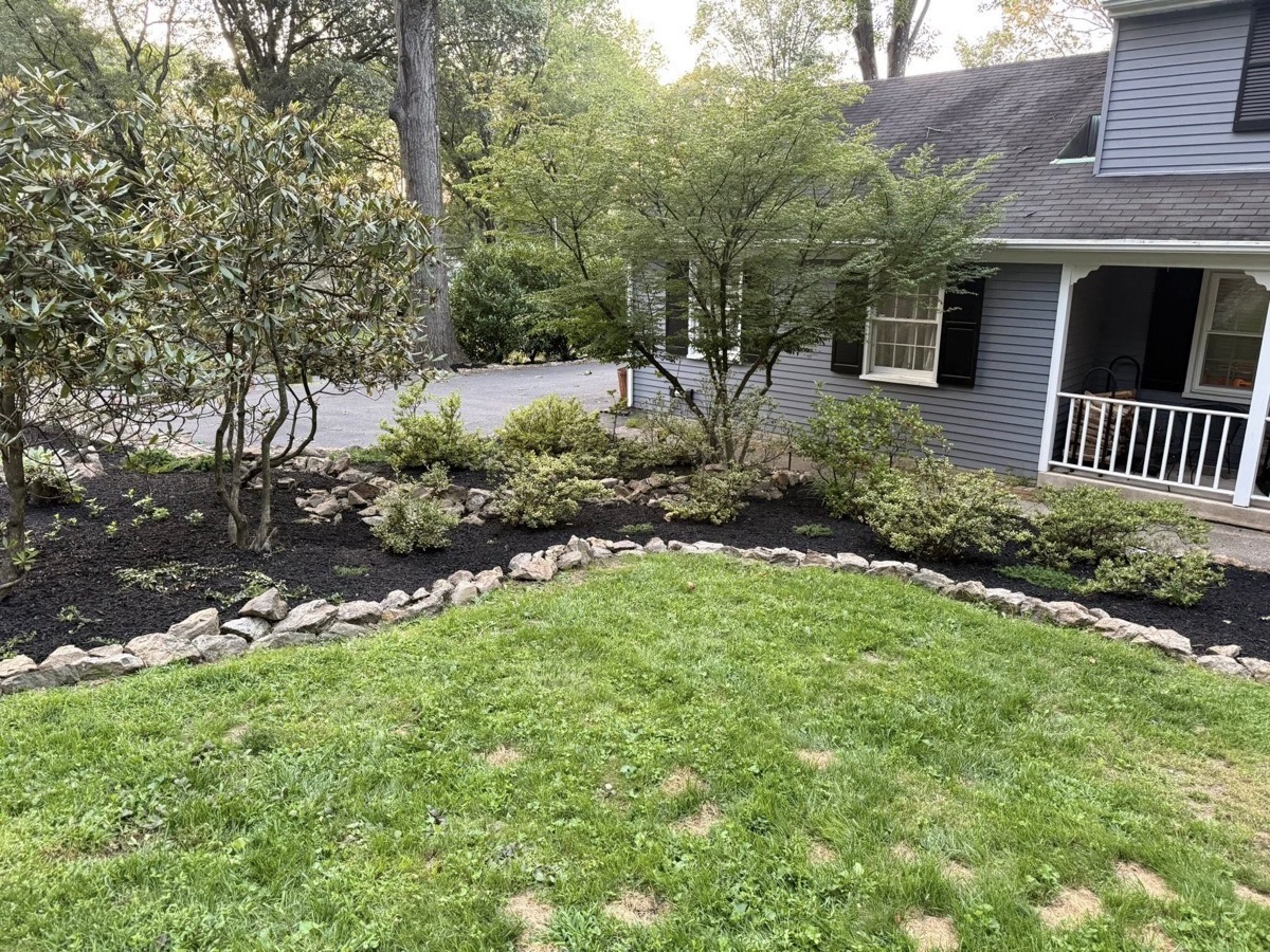 Foundation planting bed